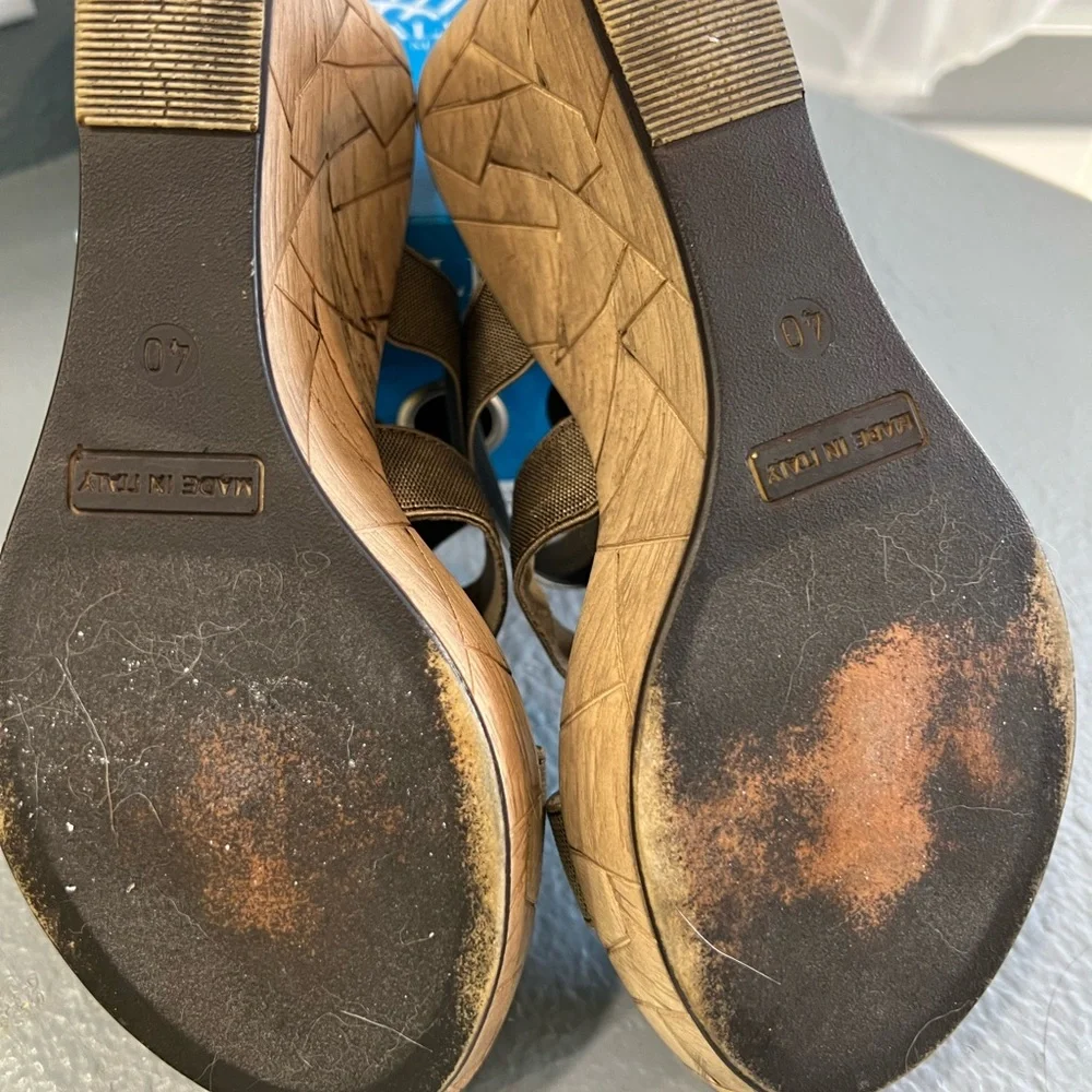 Italian Shoemakers Brown Wedge Sandals with Adjustable Straps - Picture 5 of 5